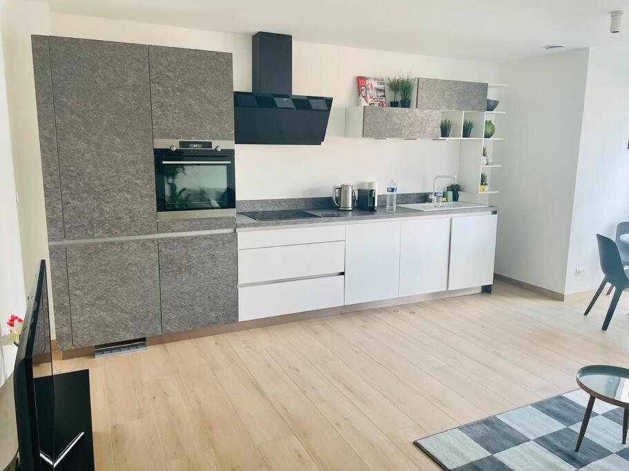 New one bedroom in City Center with Terrace