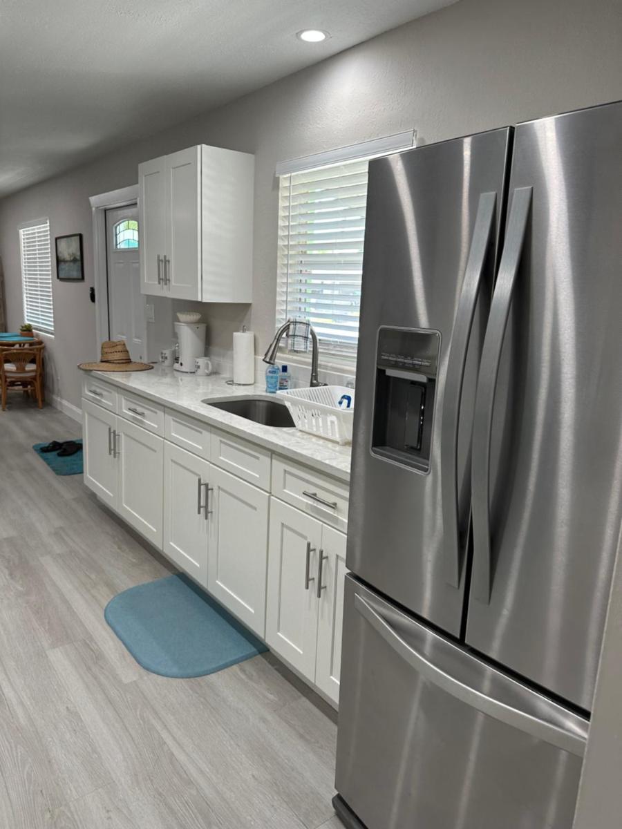 Newly remodeled, Cozy Cottage in North Palm Beach view 4