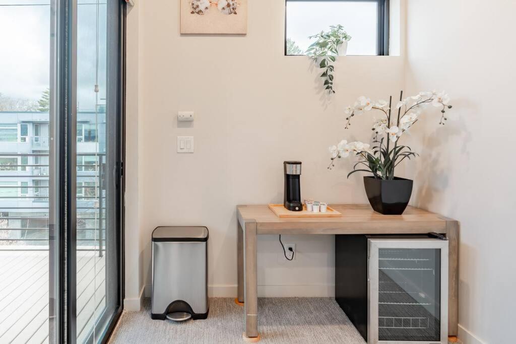 West Seattle's Modern Townhome view 3