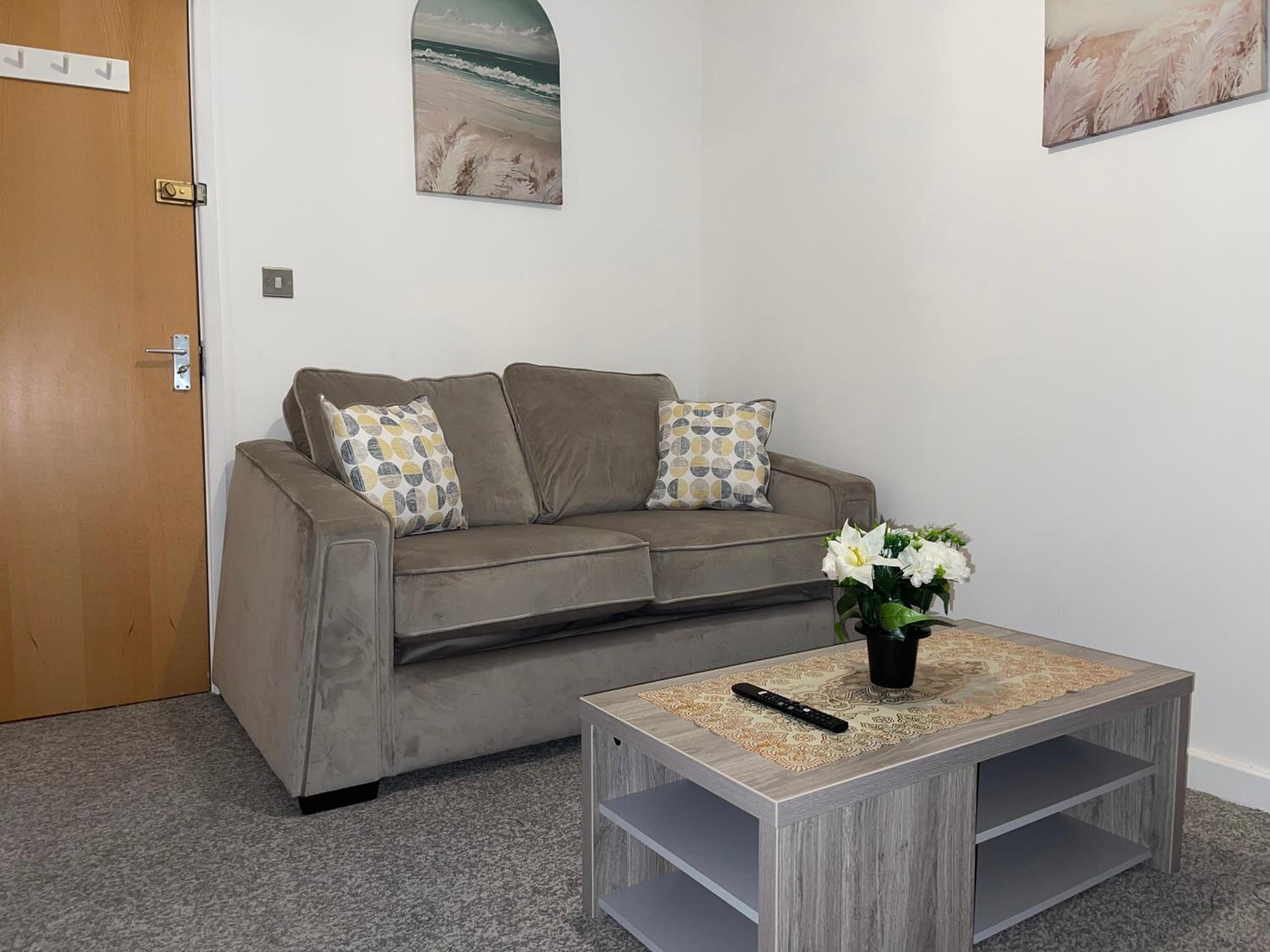 Elegant 1-BR Flat Roman Road view 3