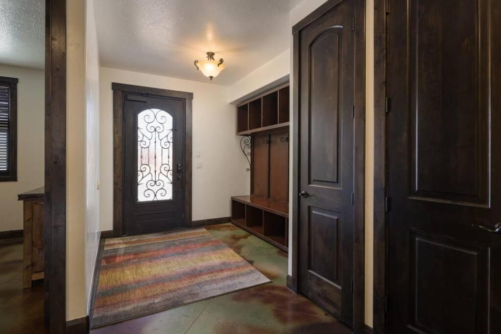 Luxury Downtown Rental (Pet Friendly) - La Dolce Vita Villas #7 view 4