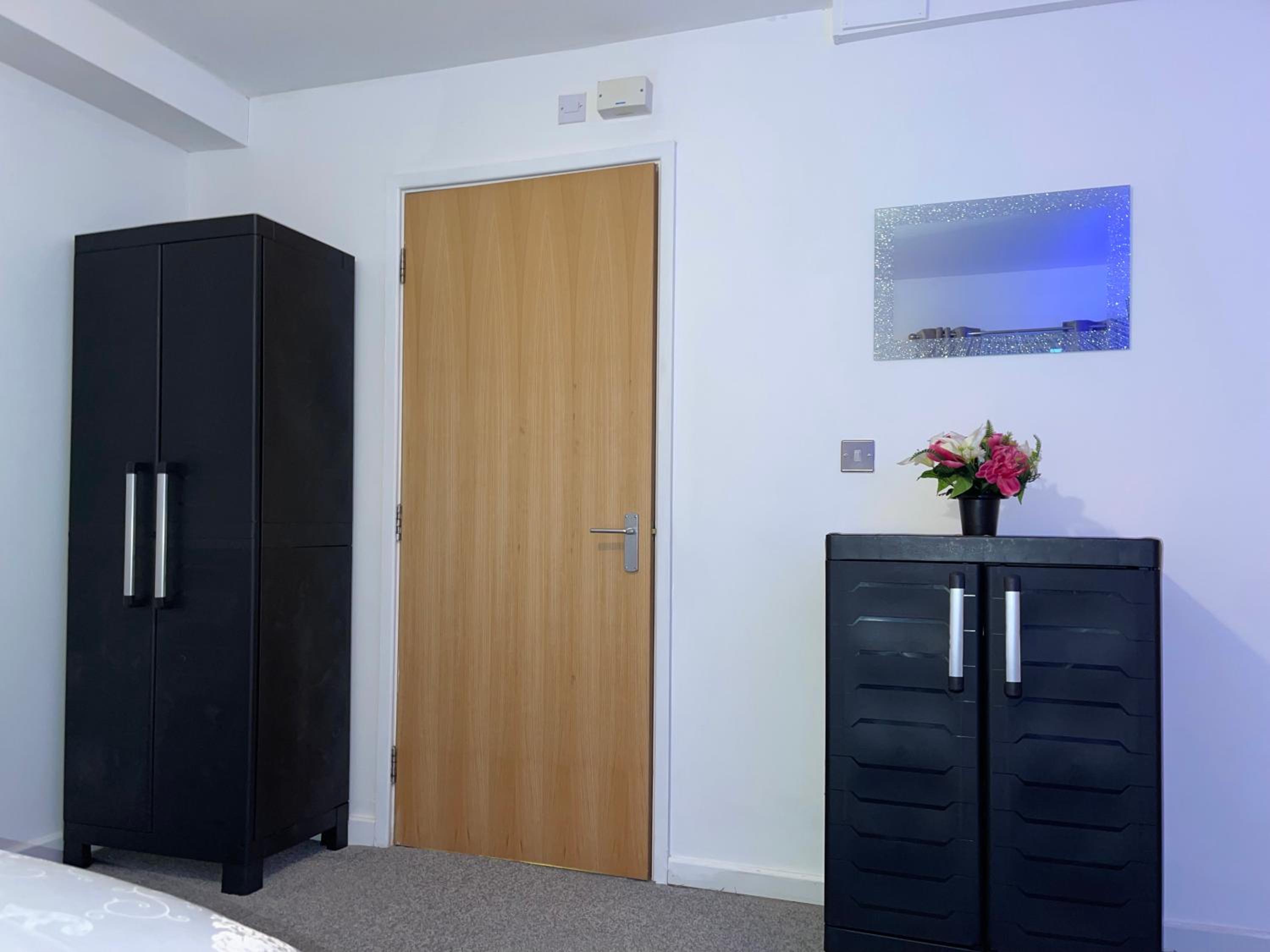 Elegant 1-BR Flat Roman Road view 4
