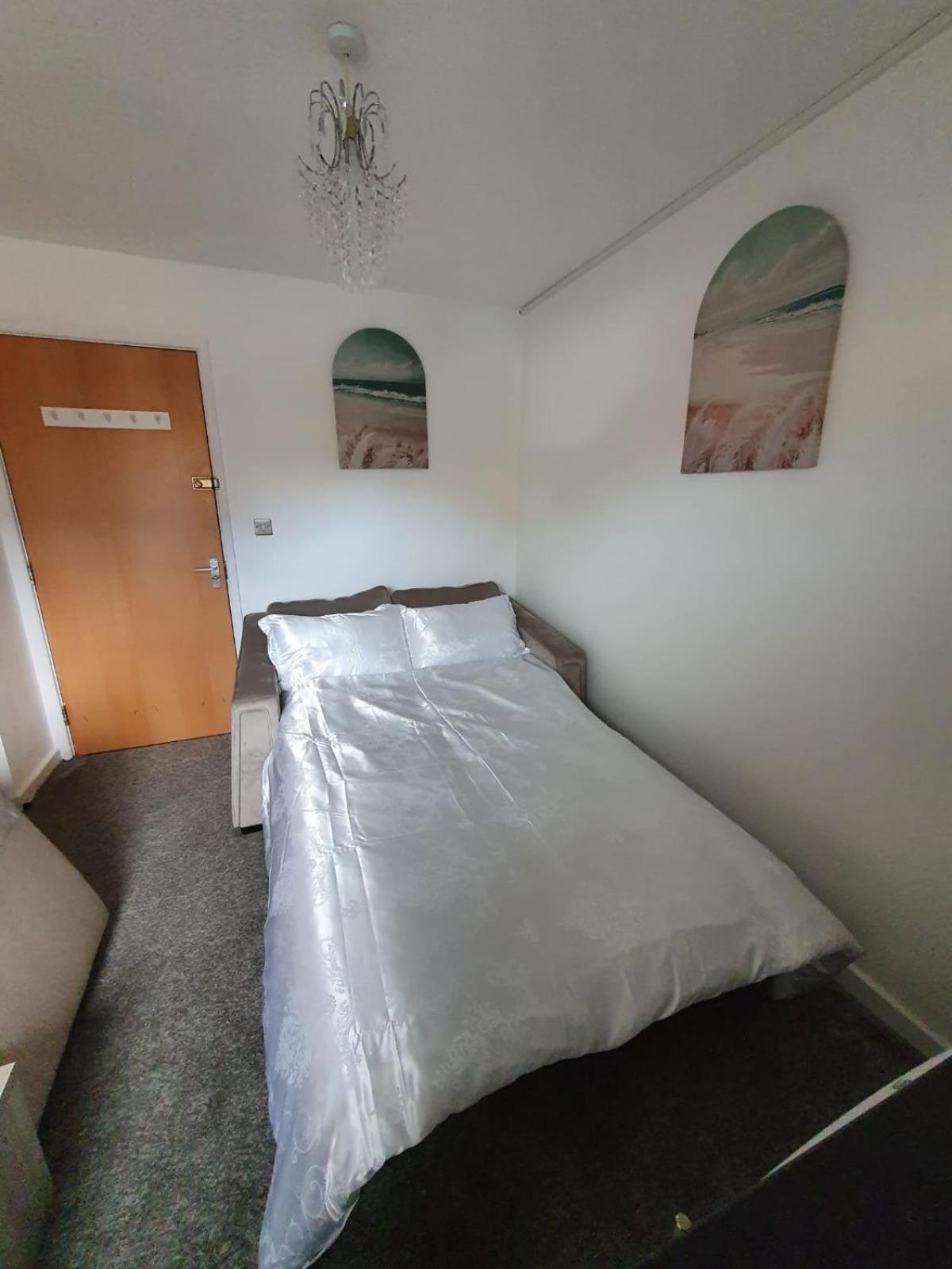 Elegant 1-BR Flat Roman Road view 5