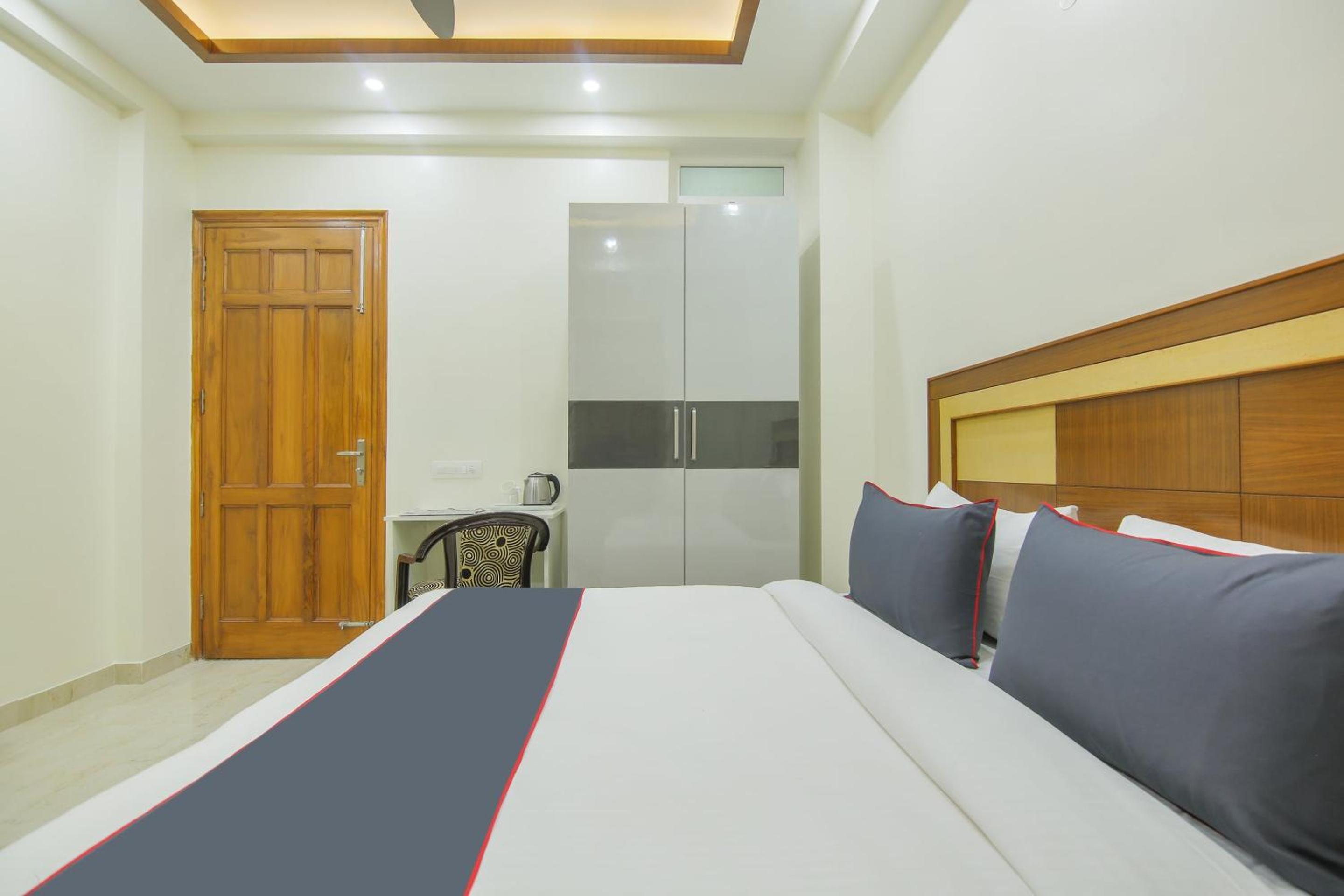 Collection O Corporate Suite Near Omaxe Celebration Mall view 4