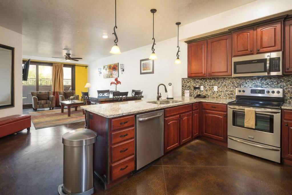 Luxury Downtown Rental (Hot Tub/Pet Friendly) - La Dolce Vita Villas #8 view 5