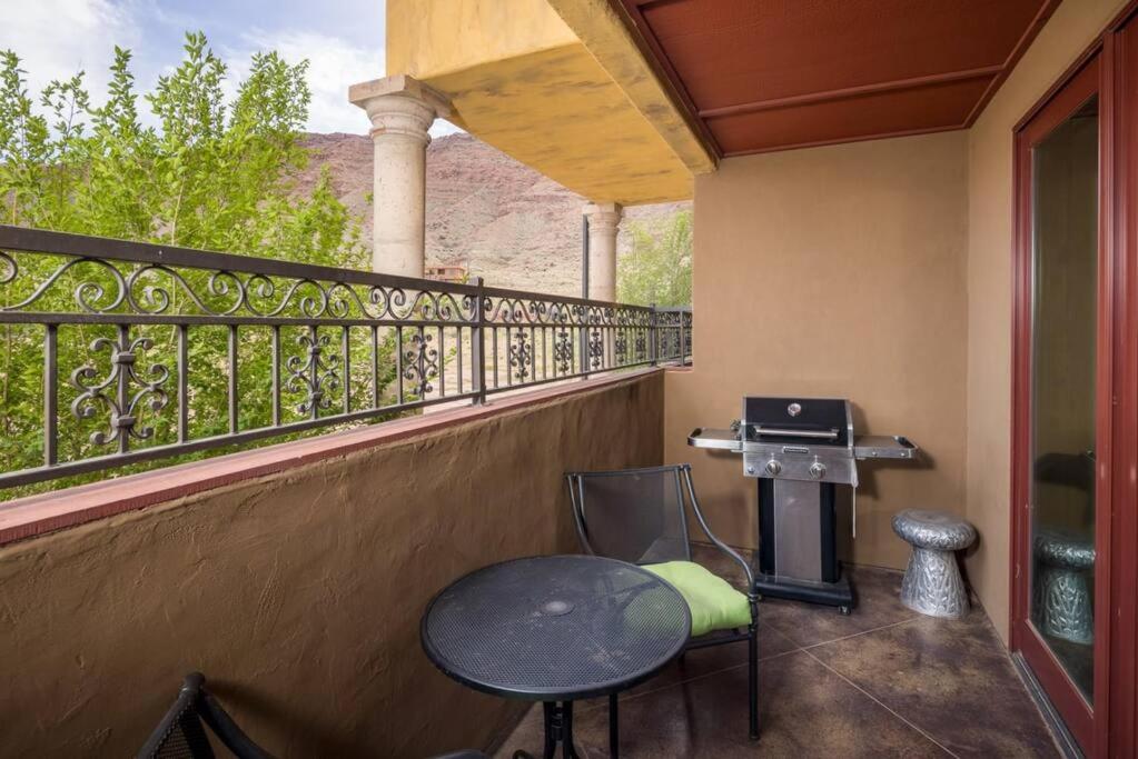 Luxury Downtown Rental (Hot Tub/Pet Friendly) - La Dolce Vita Villas #8 view 3