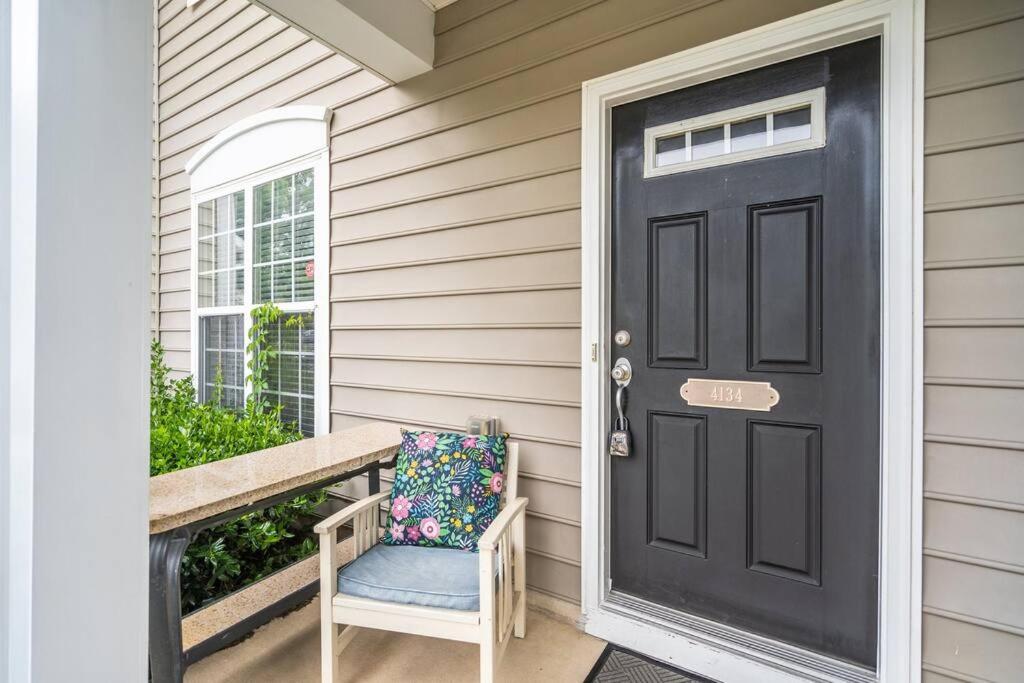 Peaceful, townhome in Hope Valley Farms