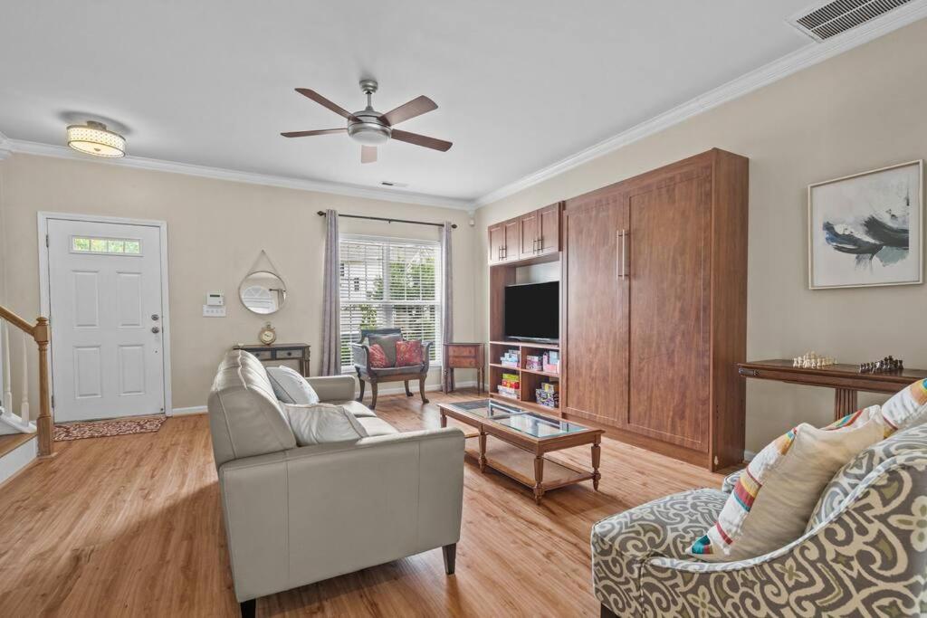 Peaceful, townhome in Hope Valley Farms