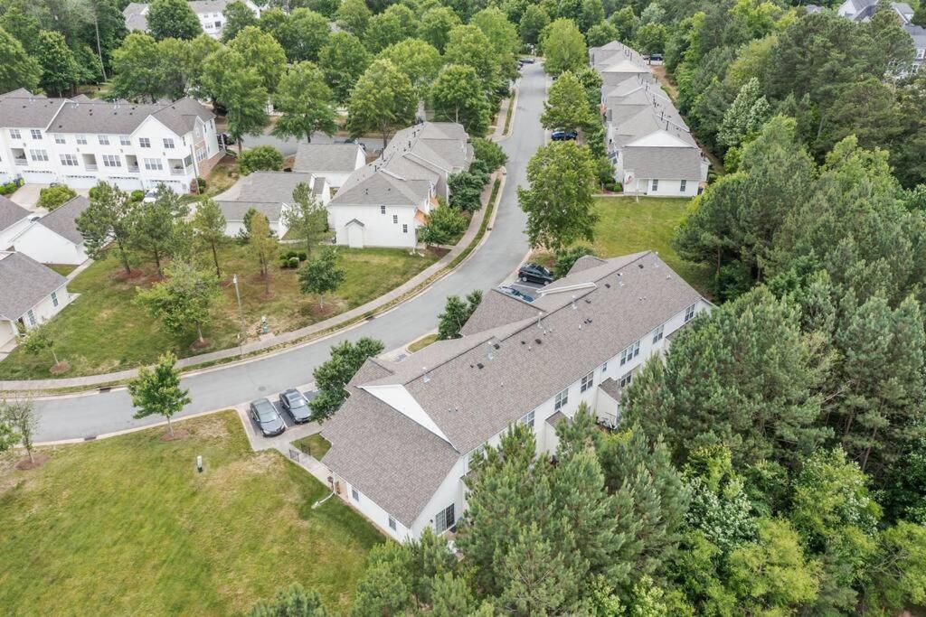 Peaceful, townhome in Hope Valley Farms