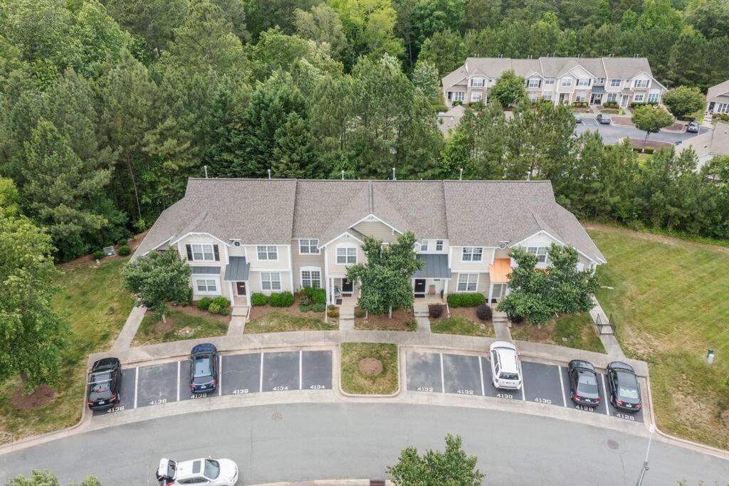 Peaceful, townhome in Hope Valley Farms