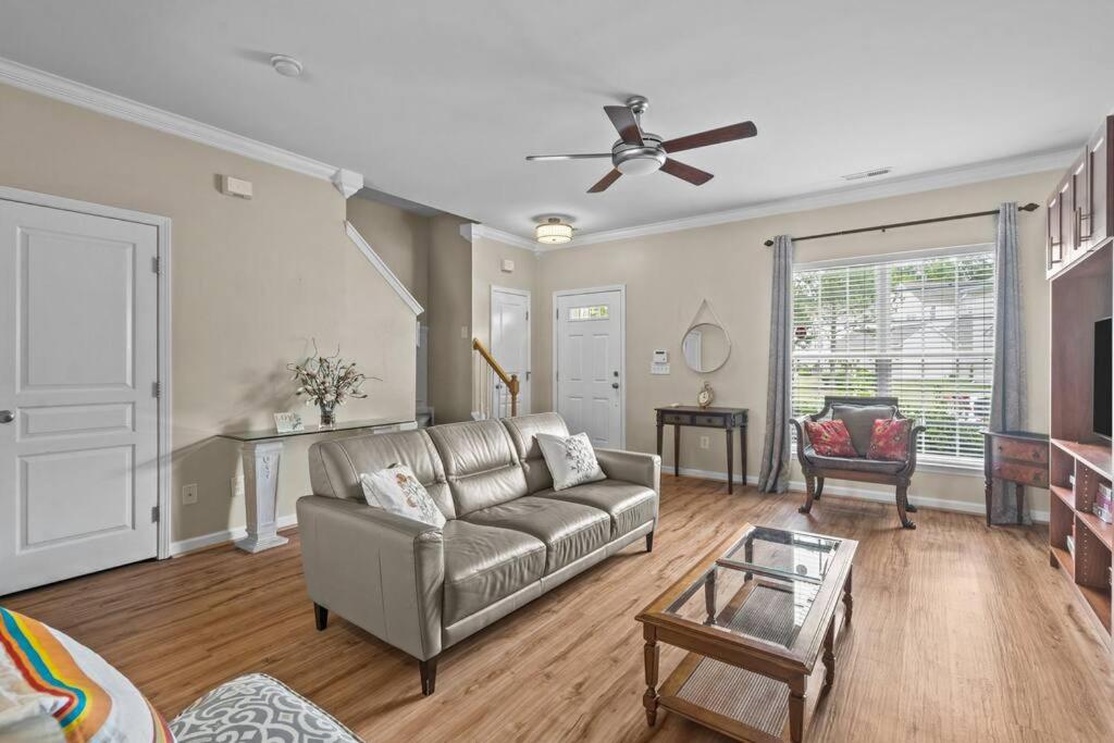 Peaceful, townhome in Hope Valley Farms