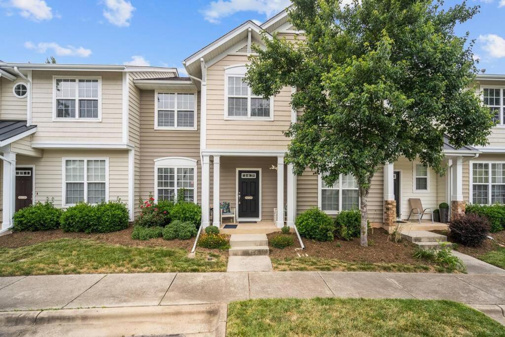 Peaceful, townhome in Hope Valley Farms