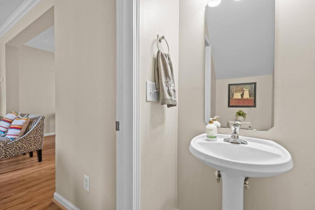 Peaceful, townhome in Hope Valley Farms