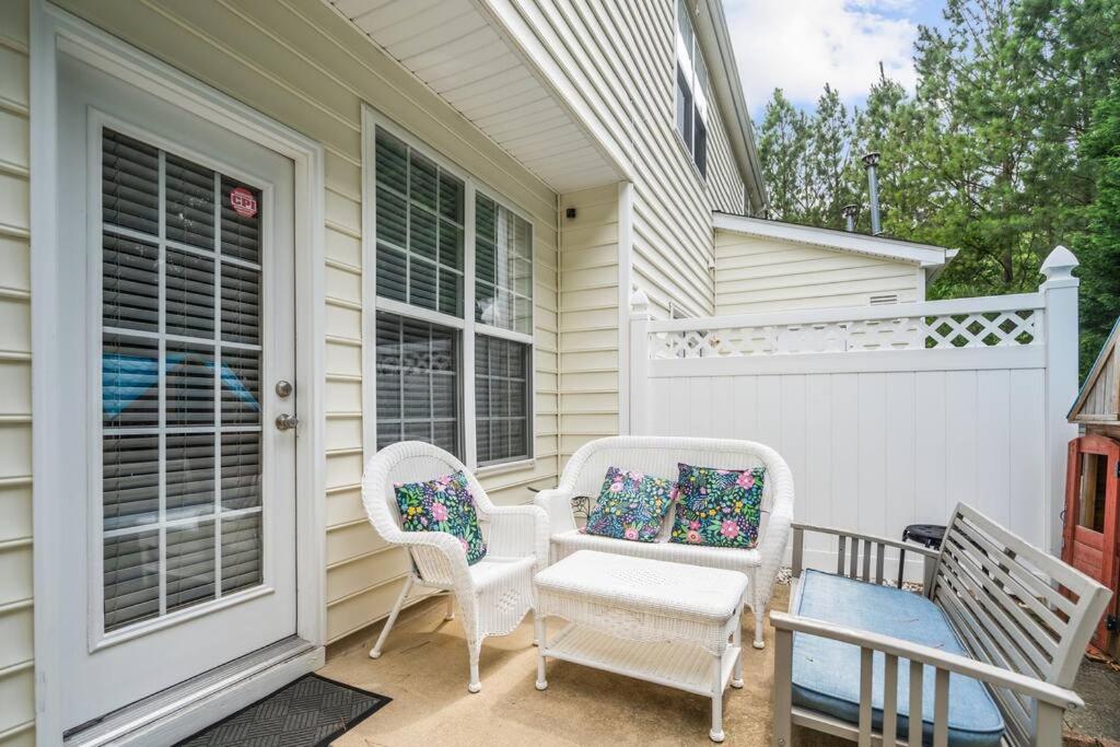 Peaceful, townhome in Hope Valley Farms