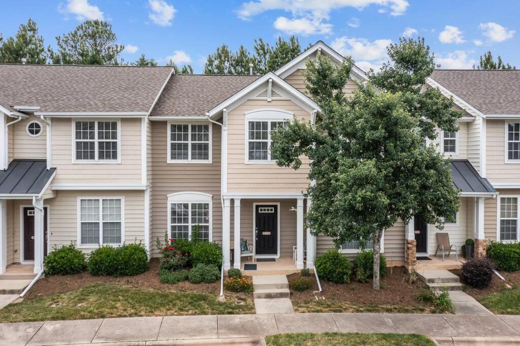 Peaceful, townhome in Hope Valley Farms
