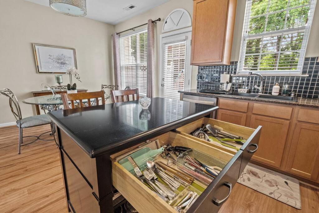 Peaceful, townhome in Hope Valley Farms