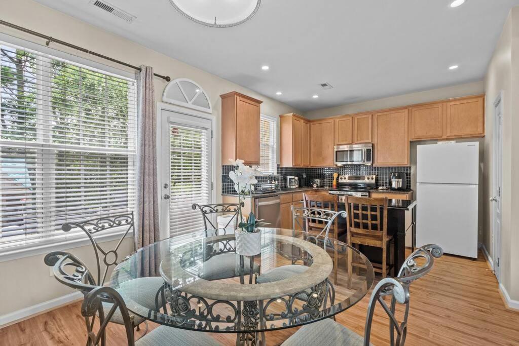 Peaceful, townhome in Hope Valley Farms