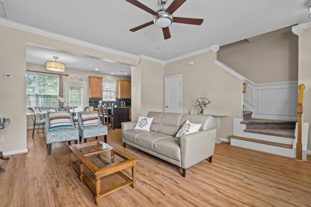 Peaceful, townhome in Hope Valley Farms