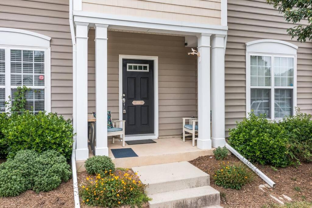 Peaceful, townhome in Hope Valley Farms