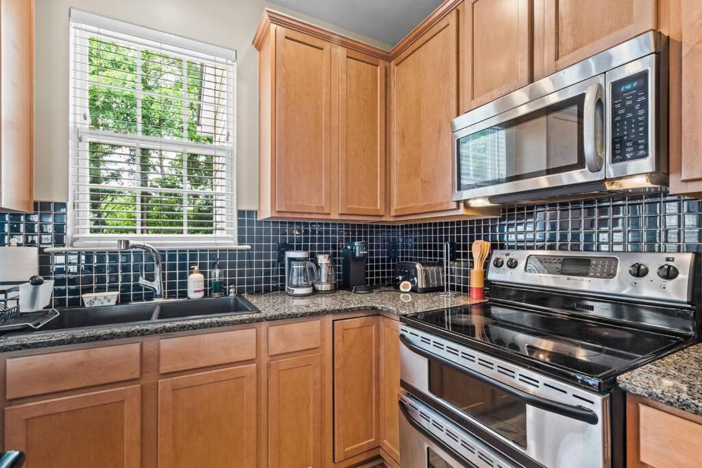 Peaceful, townhome in Hope Valley Farms