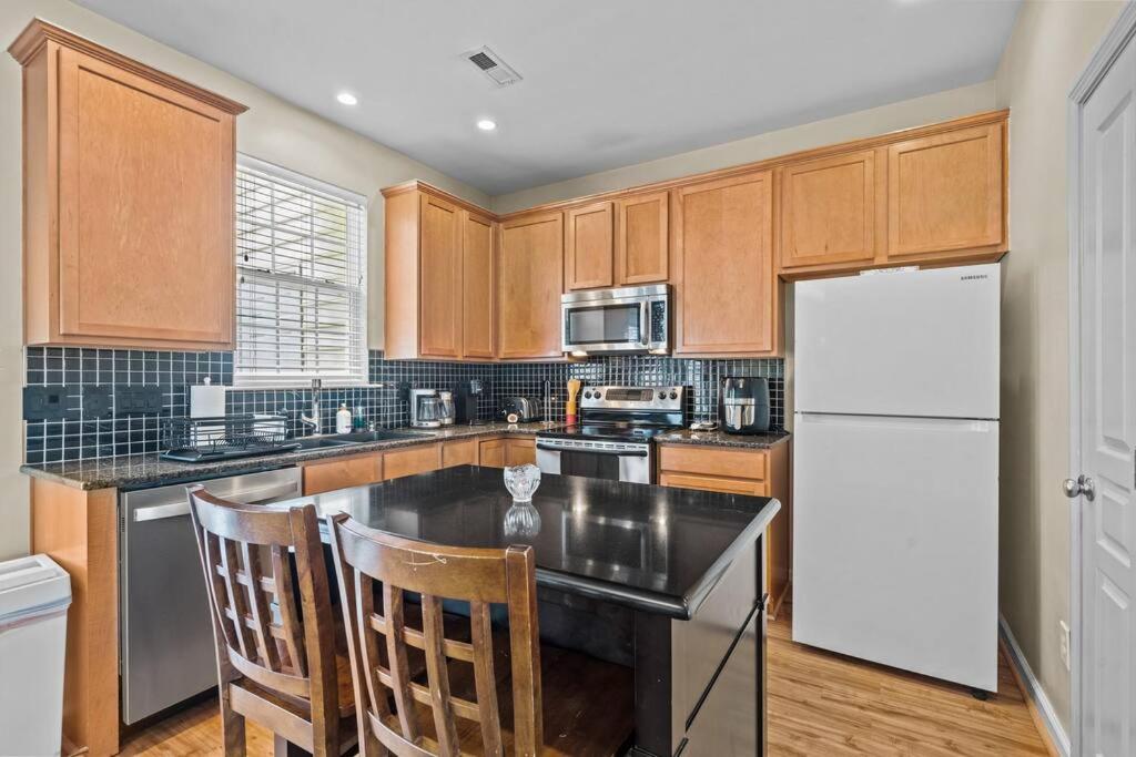 Peaceful, townhome in Hope Valley Farms