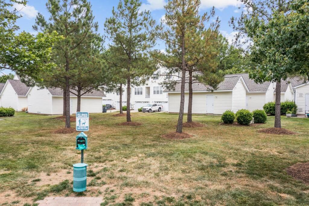 Peaceful, townhome in Hope Valley Farms