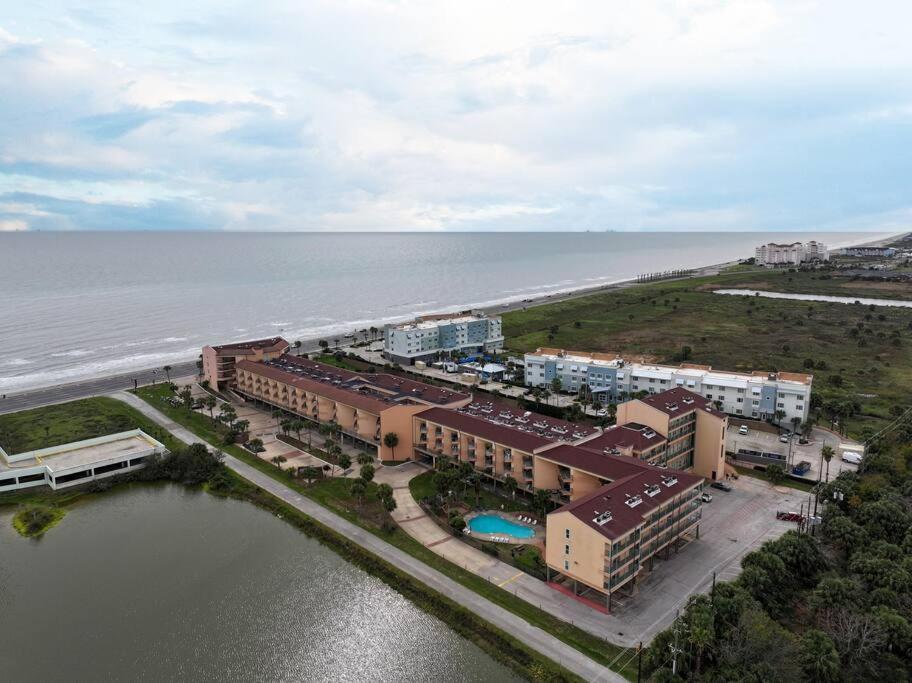 Hotel Baca Beach Escape I - 3 Pools - Pet Friendly - Image 1