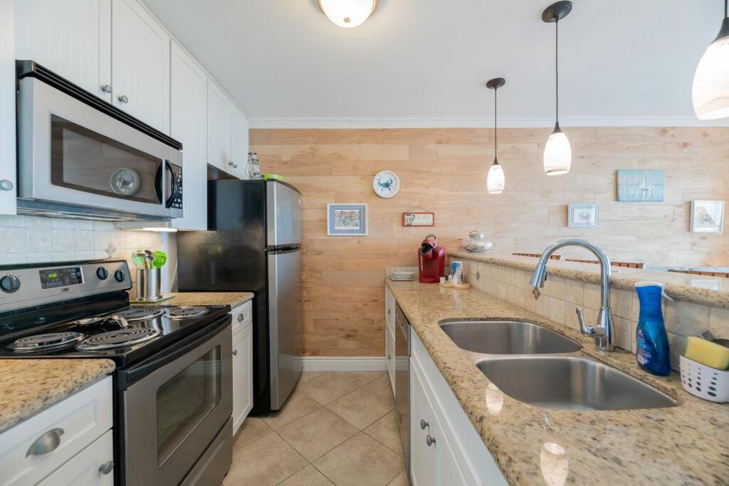 Baca Beach Escape I - 3 Pools - Pet Friendly view 4