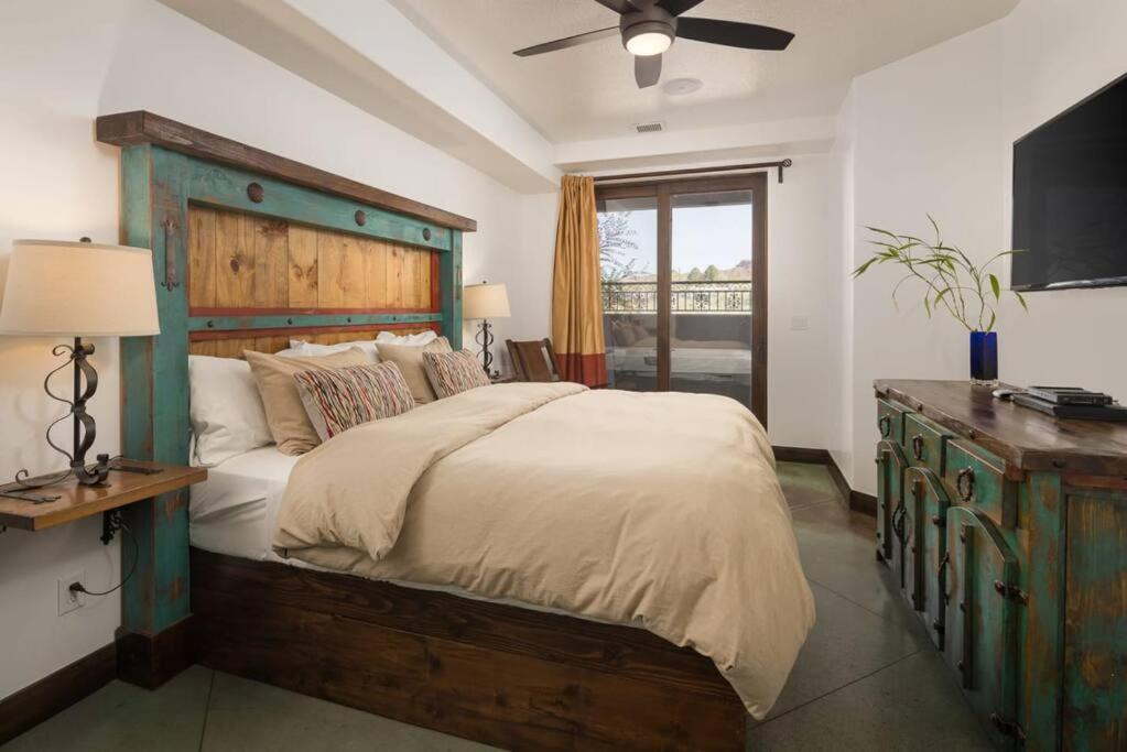 Luxury Downtown Rental (Hot Tub/Pet Friendly) - La Dolce Vita Villas #10 view 2