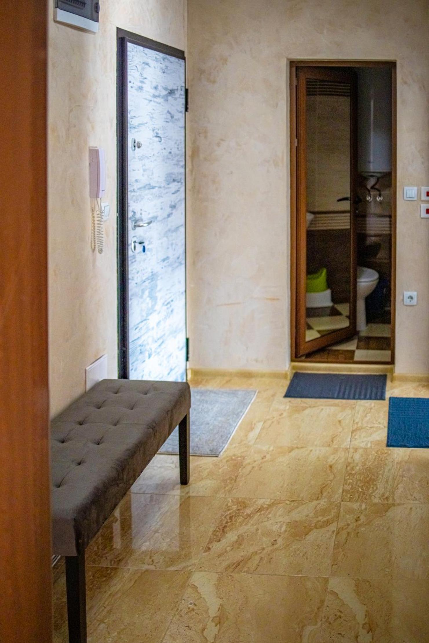 Sky Hills Apartment