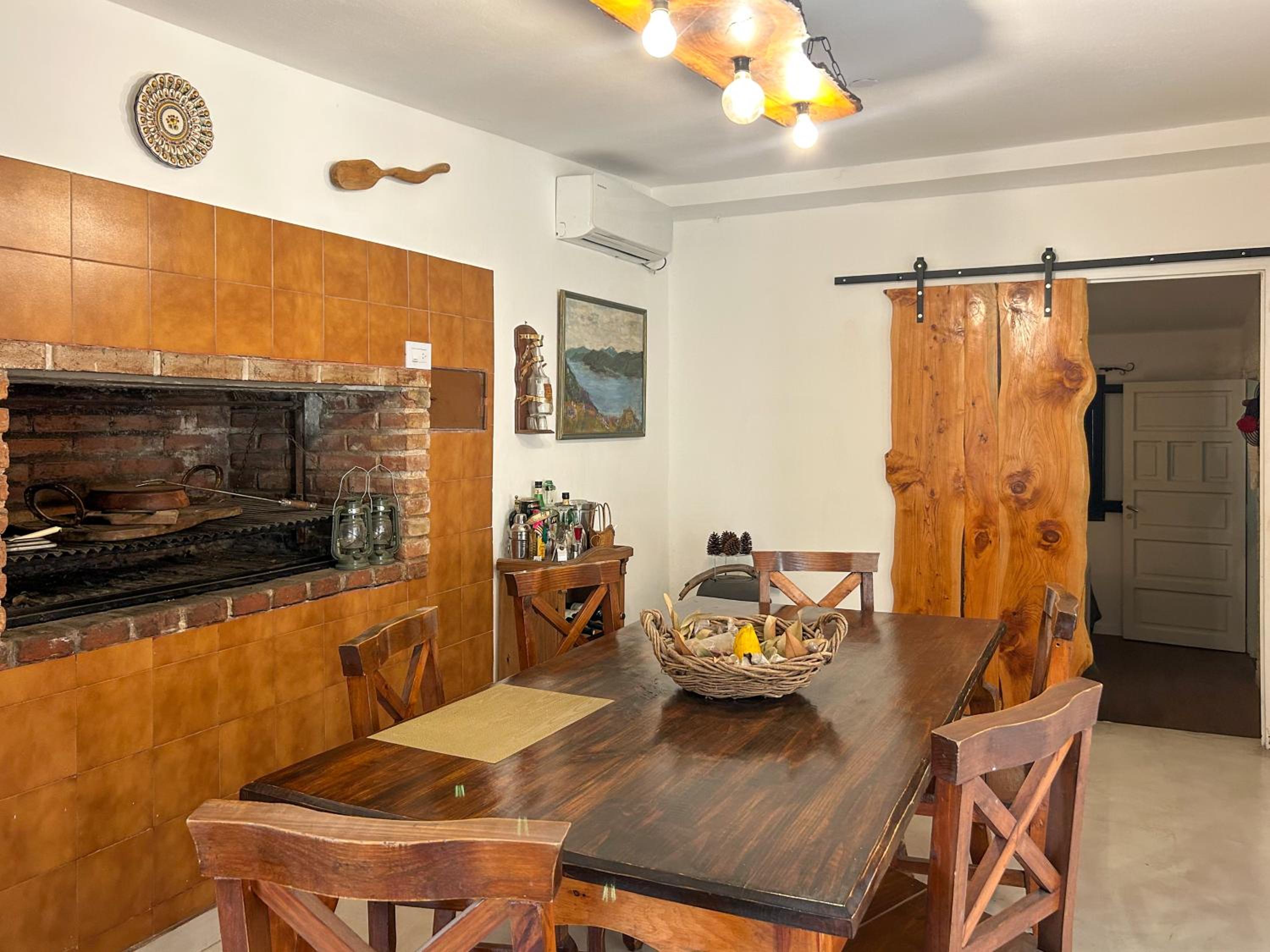 Casa vacacional con gran parque, quincho y pileta