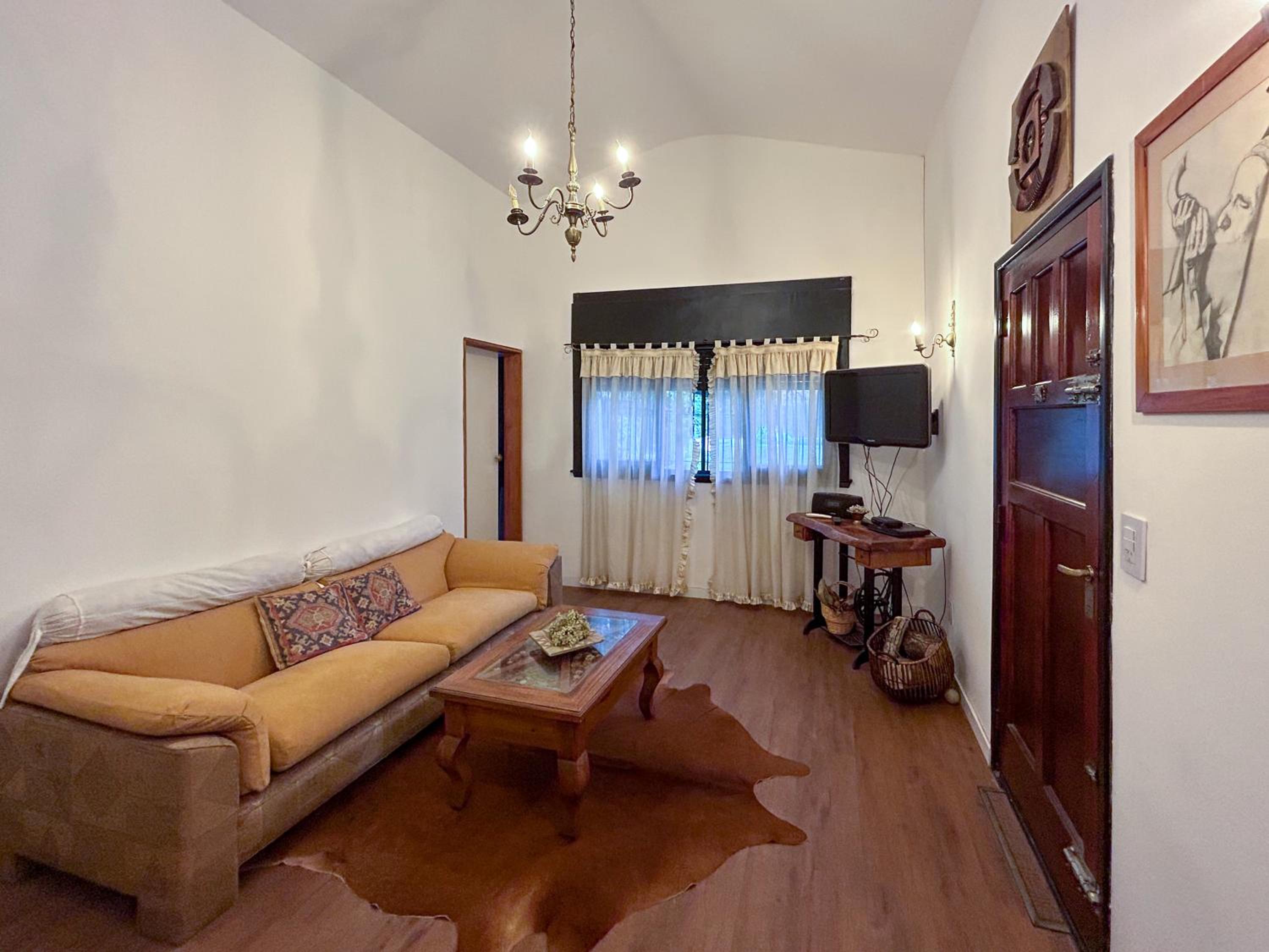 Casa vacacional con gran parque, quincho y pileta