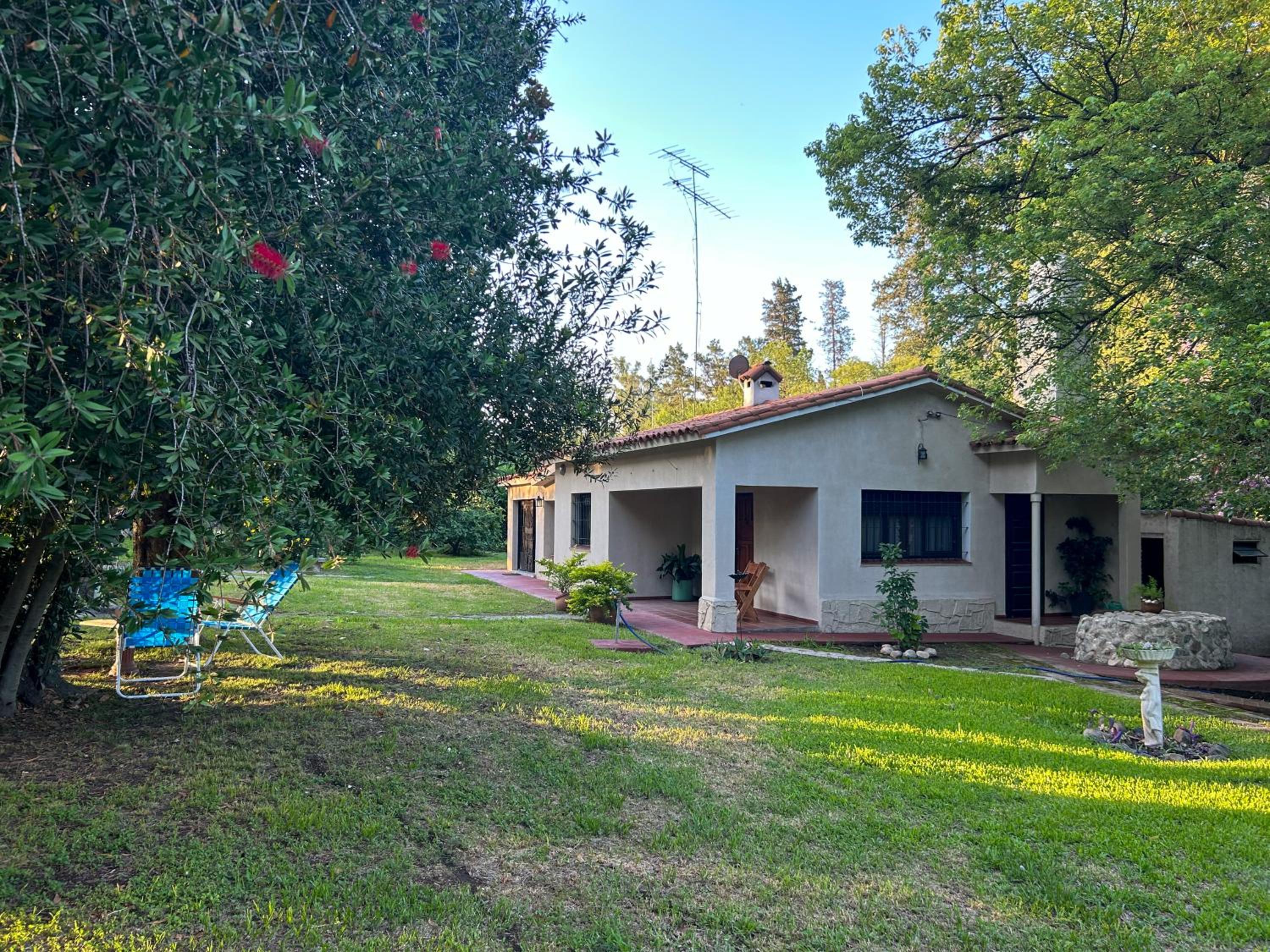 Casa vacacional con gran parque, quincho y pileta