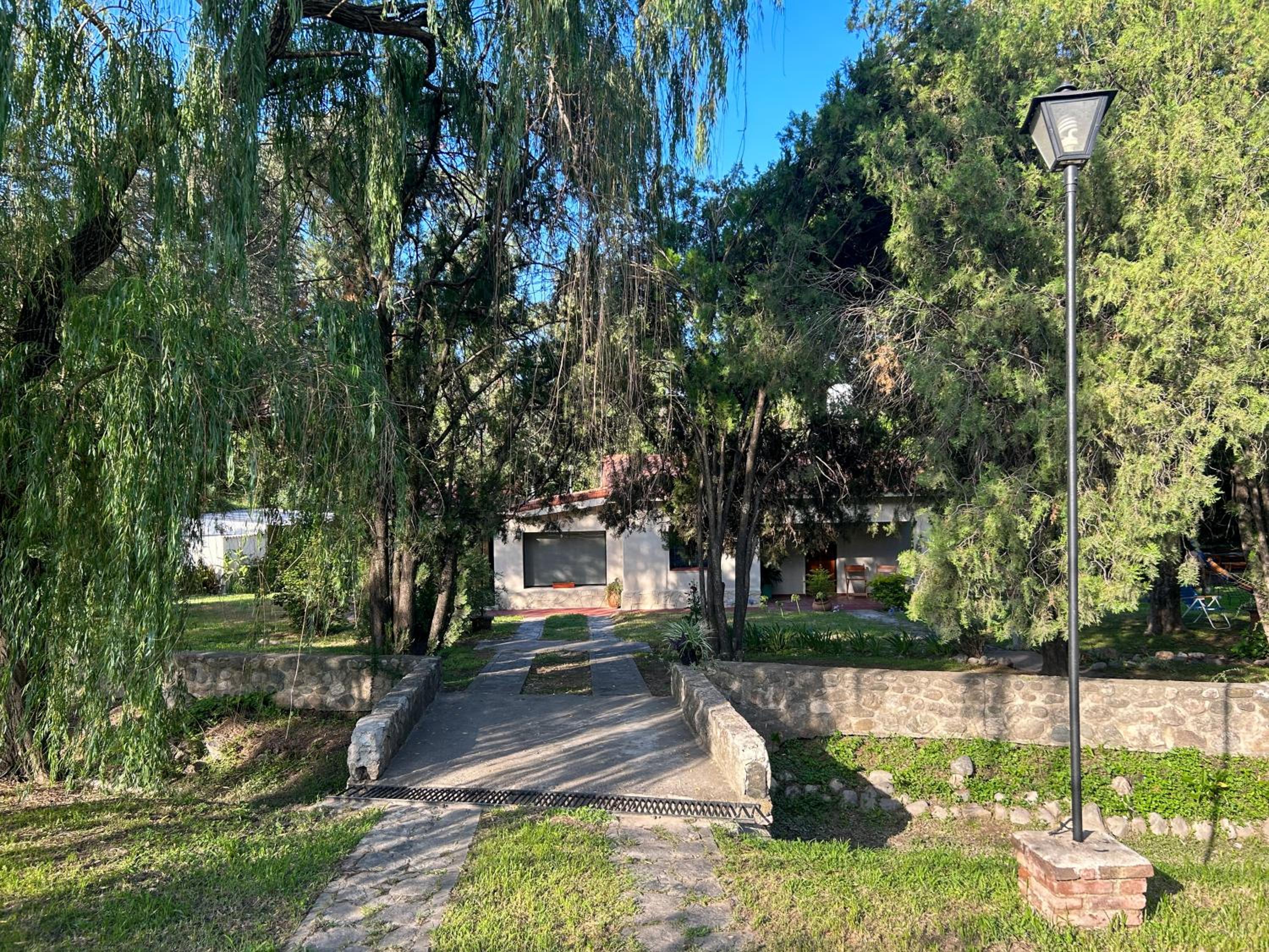 Casa vacacional con gran parque, quincho y pileta
