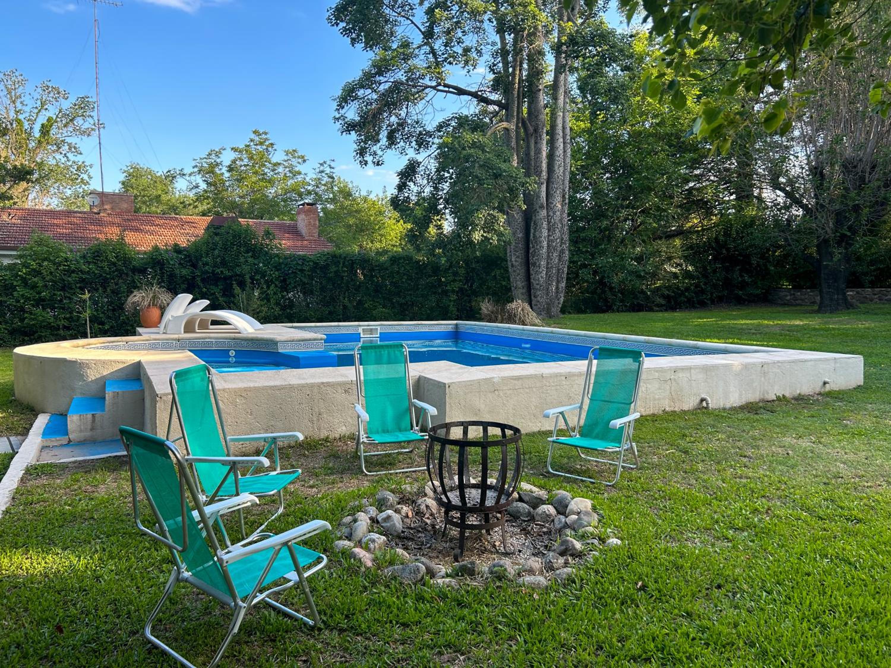 Casa vacacional con gran parque, quincho y pileta
