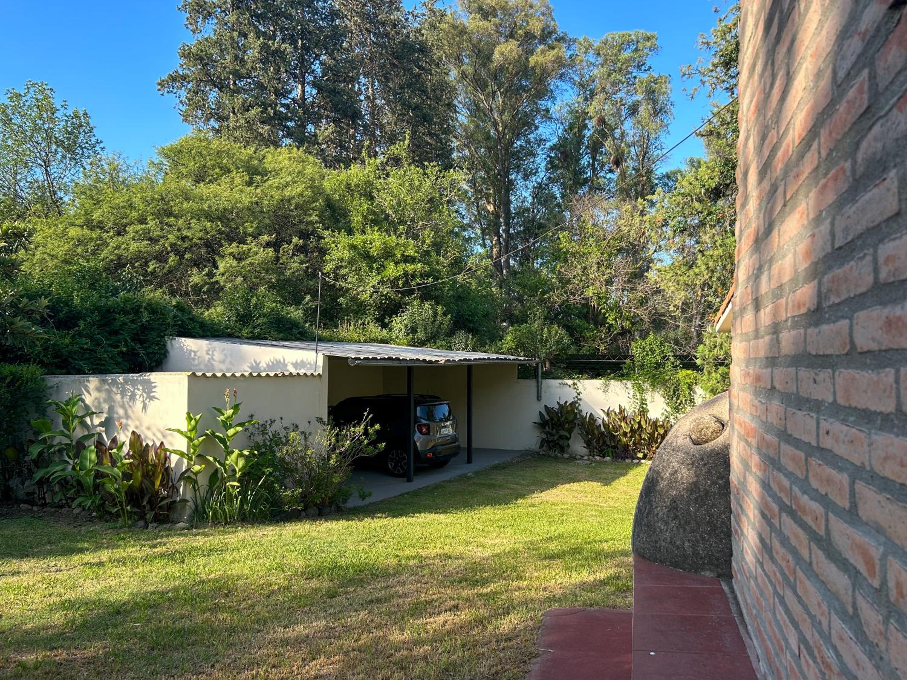 Casa vacacional con gran parque, quincho y pileta