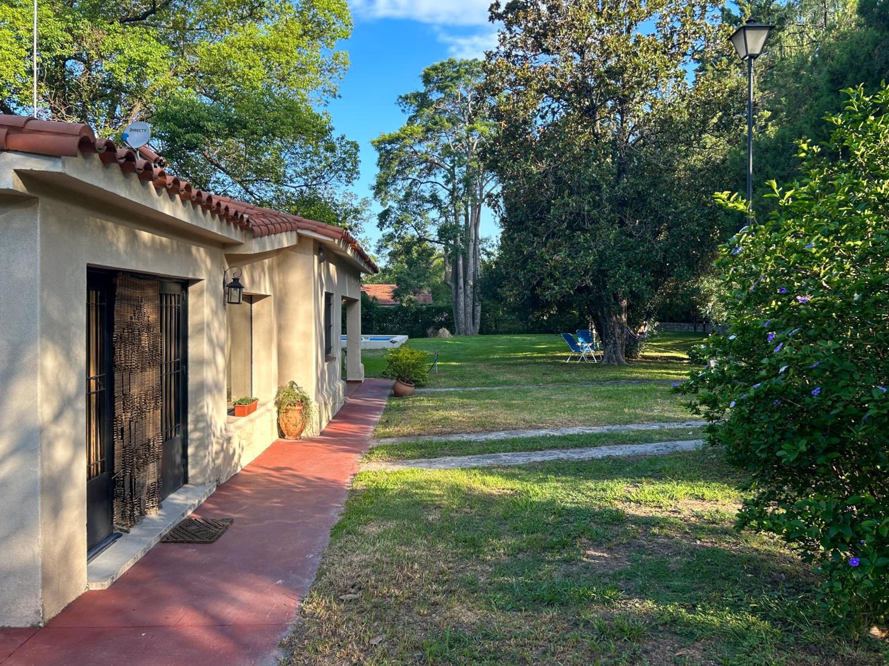 Casa vacacional con gran parque, quincho y pileta