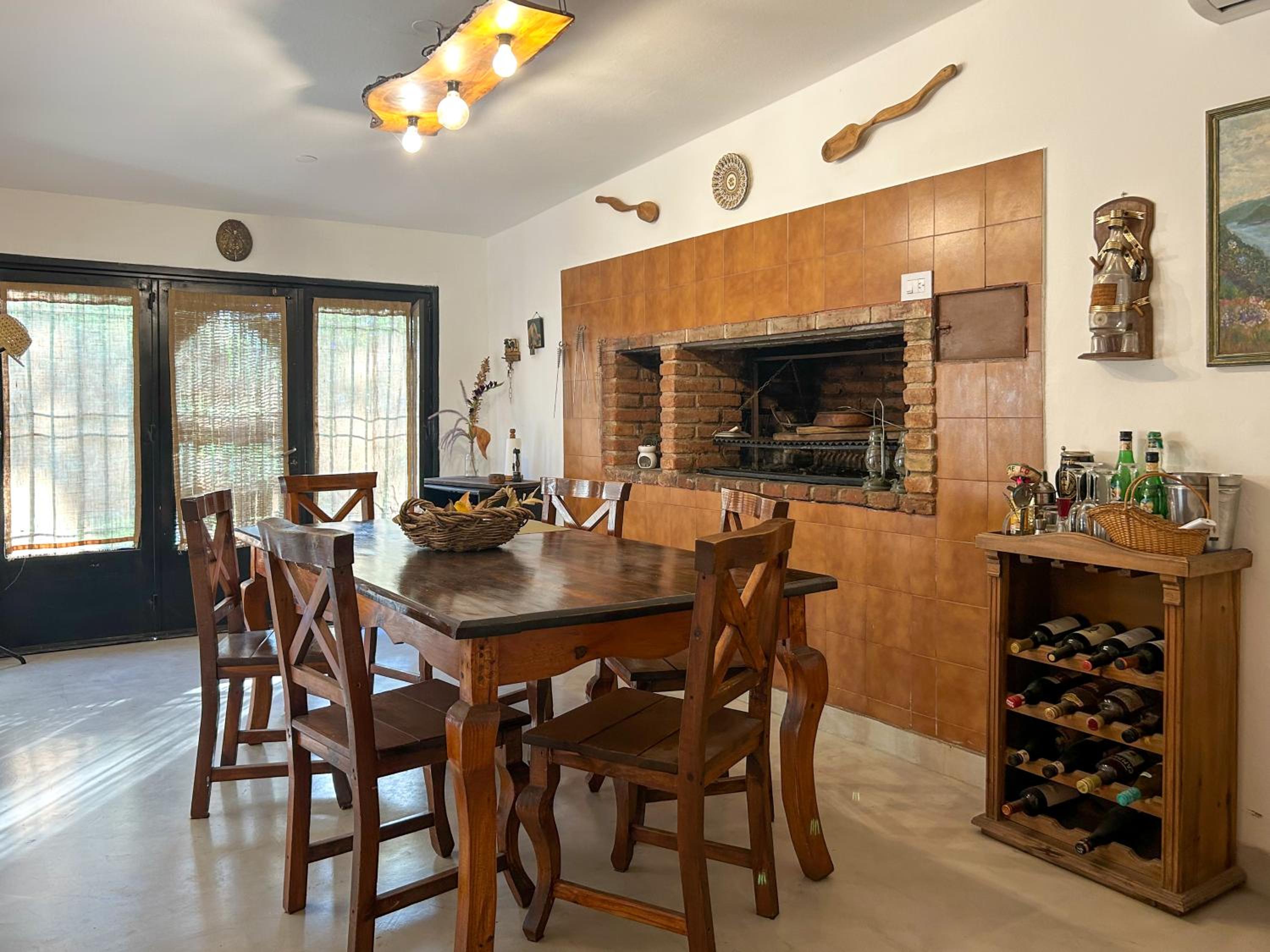 Casa vacacional con gran parque, quincho y pileta