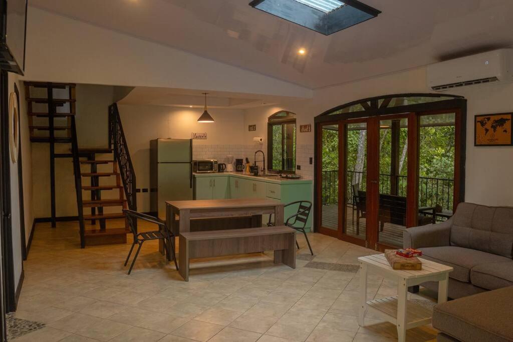 Hidden Treasure Cabin - Uvita Costa Rica