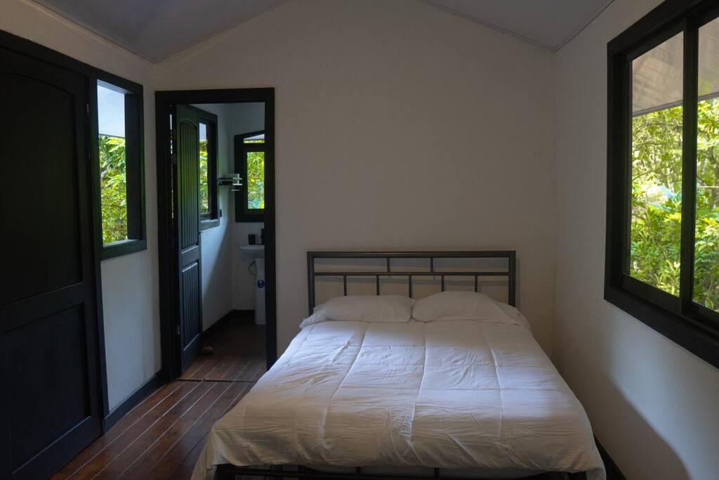 Hidden Treasure Cabin - Uvita Costa Rica
