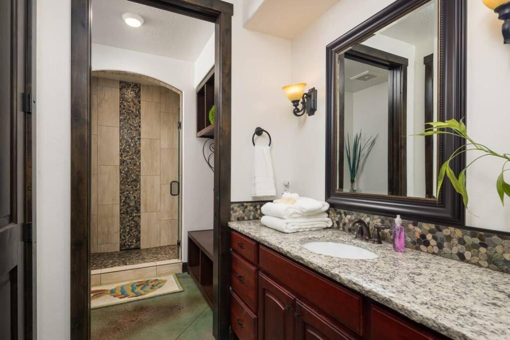 Luxury Downtown Rental (Hot Tub/Pet Friendly) - La Dolce Vita Villas #11 view 2