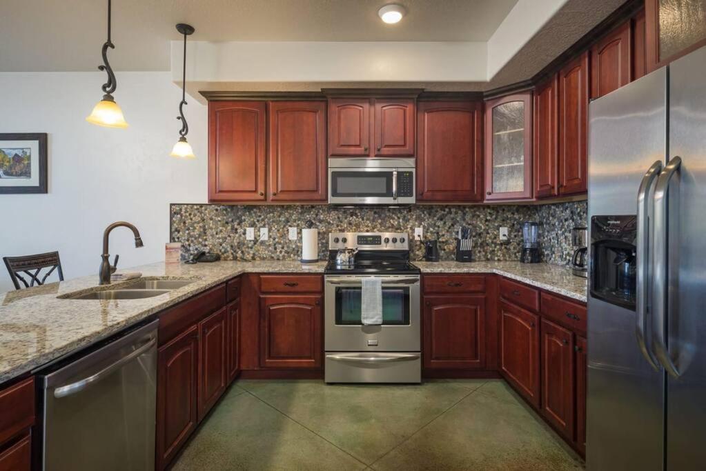 Luxury Downtown Rental (Hot Tub/Pet Friendly) - La Dolce Vita Villas #11 view 3