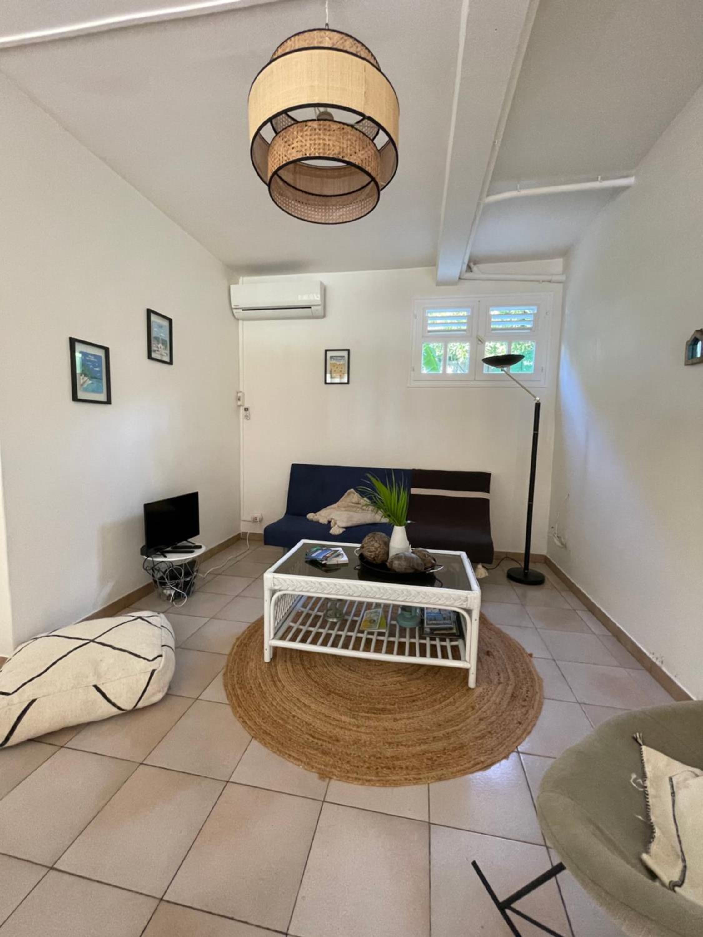 Studio Rez de villa avec piscine