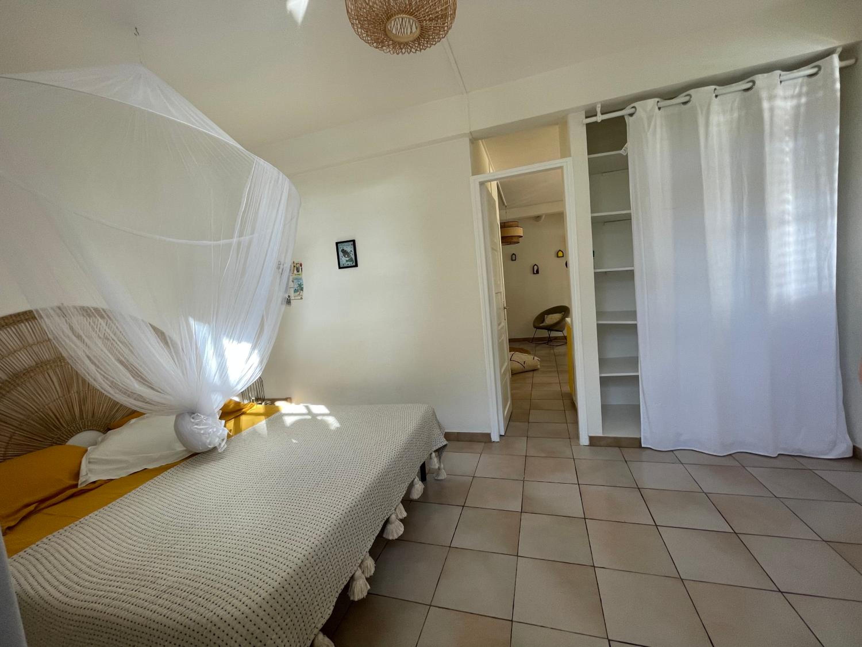 Studio Rez de villa avec piscine