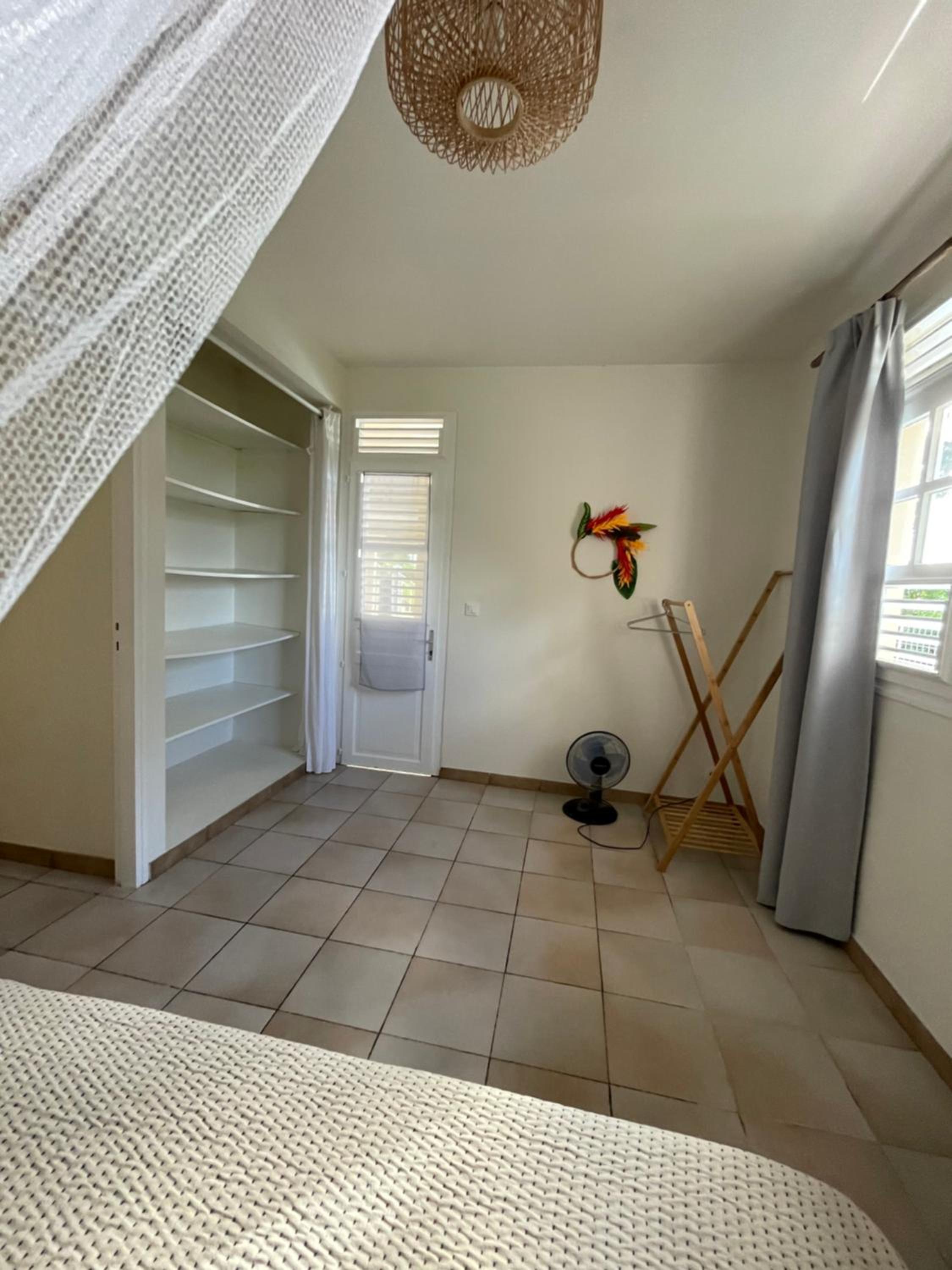 Studio Rez de villa avec piscine