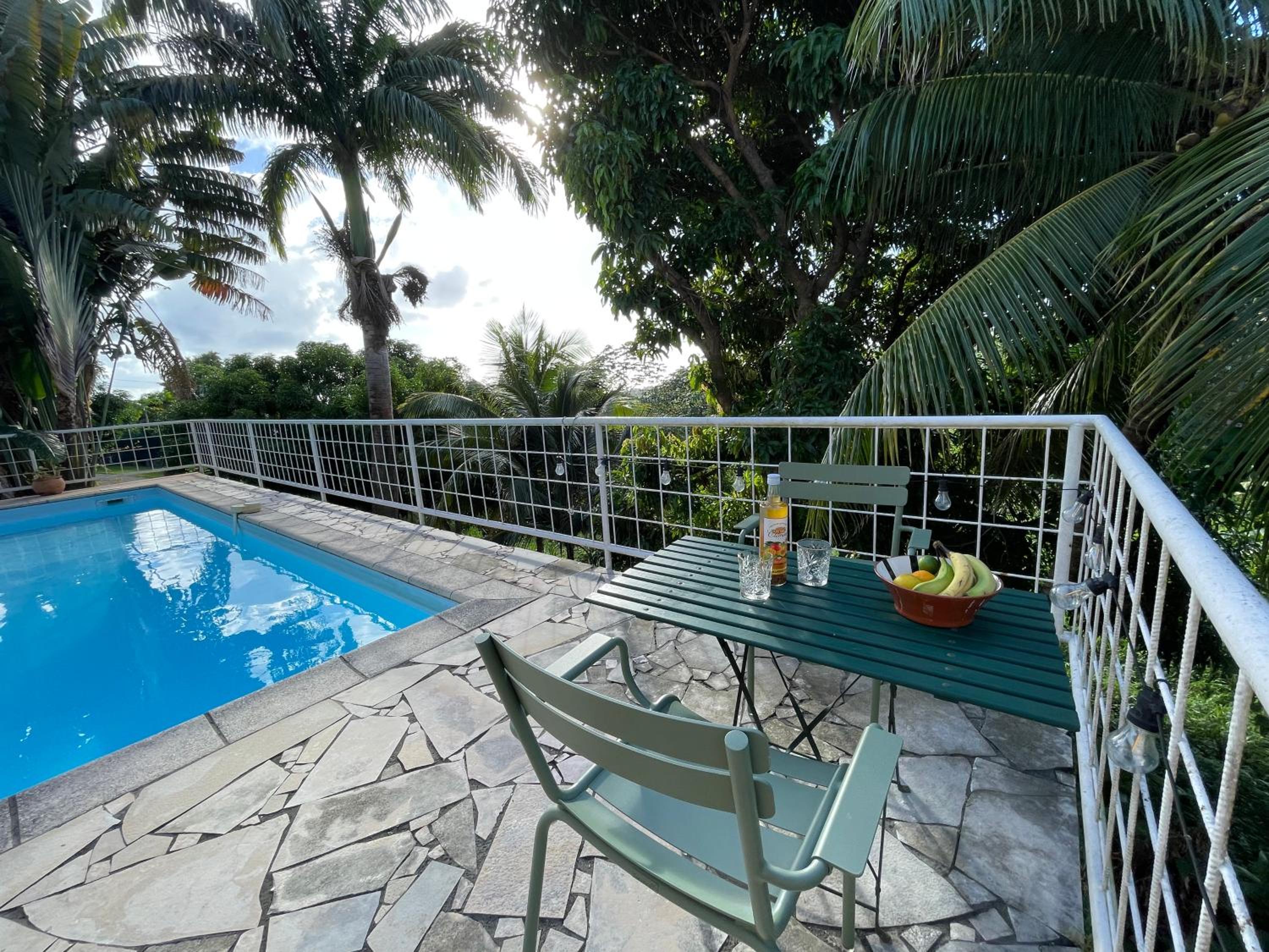 Studio Rez de villa avec piscine