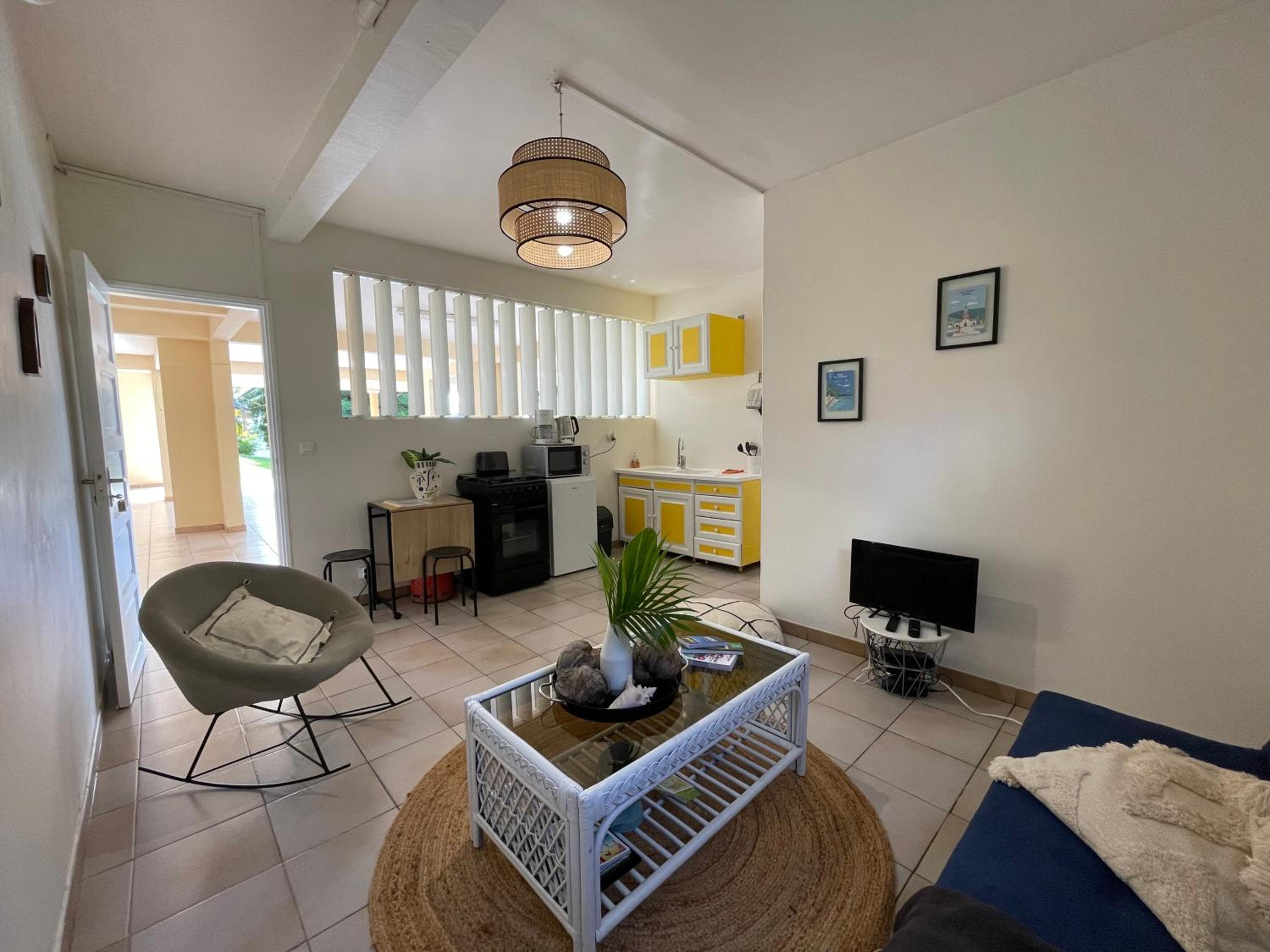 Studio Rez de villa avec piscine