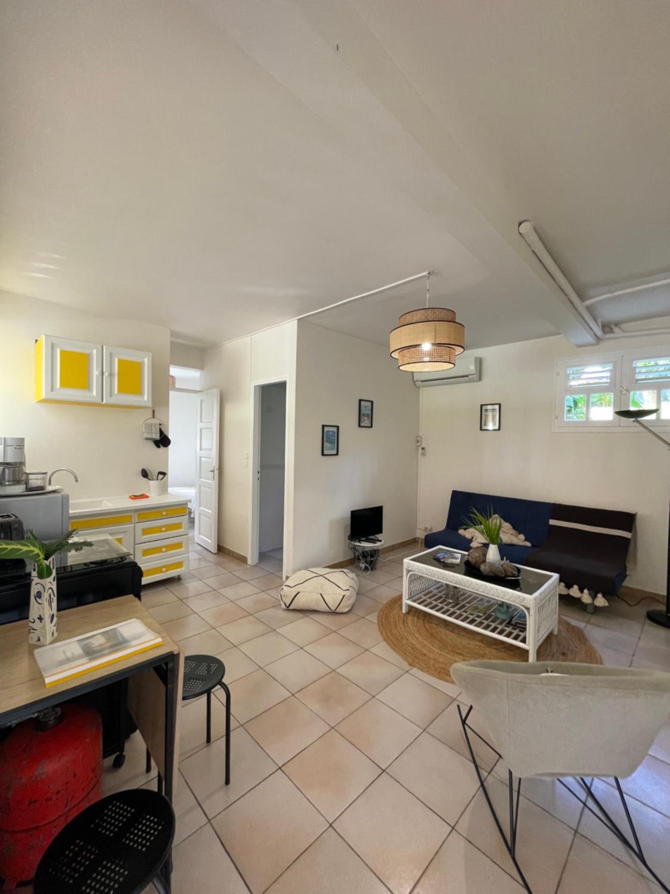 Studio Rez de villa avec piscine
