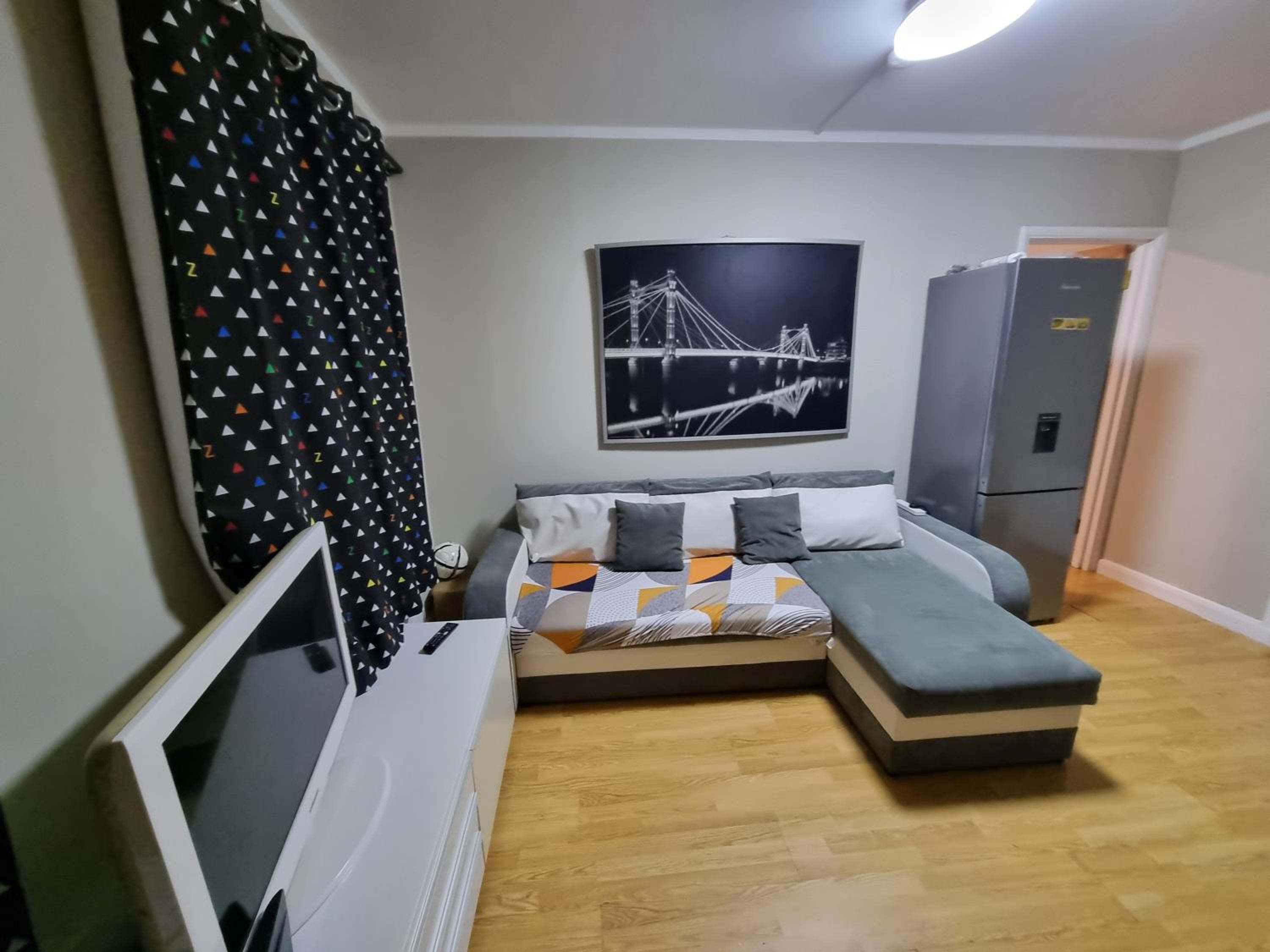 Whole Apartment in City Centre London view 3