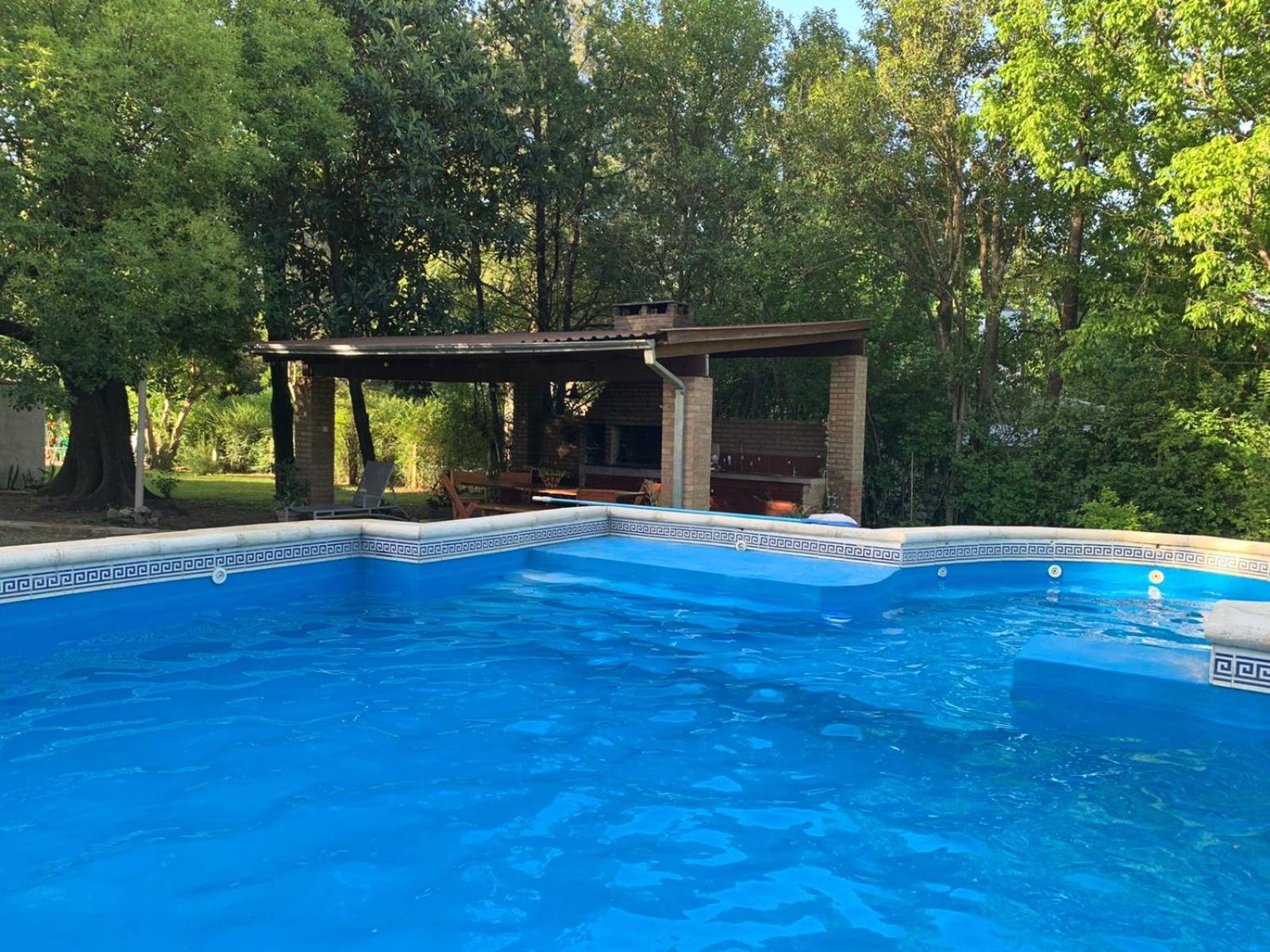 Casa vacacional con gran parque, quincho y pileta